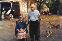 Małżeństwo rolników prowadzących gospodarstwo samowystarczalne i produkujące tylko na własne potrzeby. Jasieniec k. Grojca, 1986